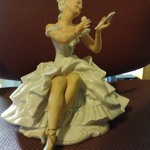 Wallendorf Germany lovely lady figurine, seated, dancer - Picture 1 of 5